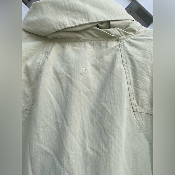 Lululemon Always Effortless Jacket Dew Green size 10 - Picture 9 of 9
